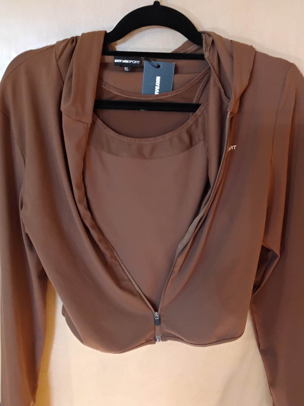 Brown Two-Piece Active Set - Cropped Zip Top & High-Waist Leggings - Picture 6 of 8